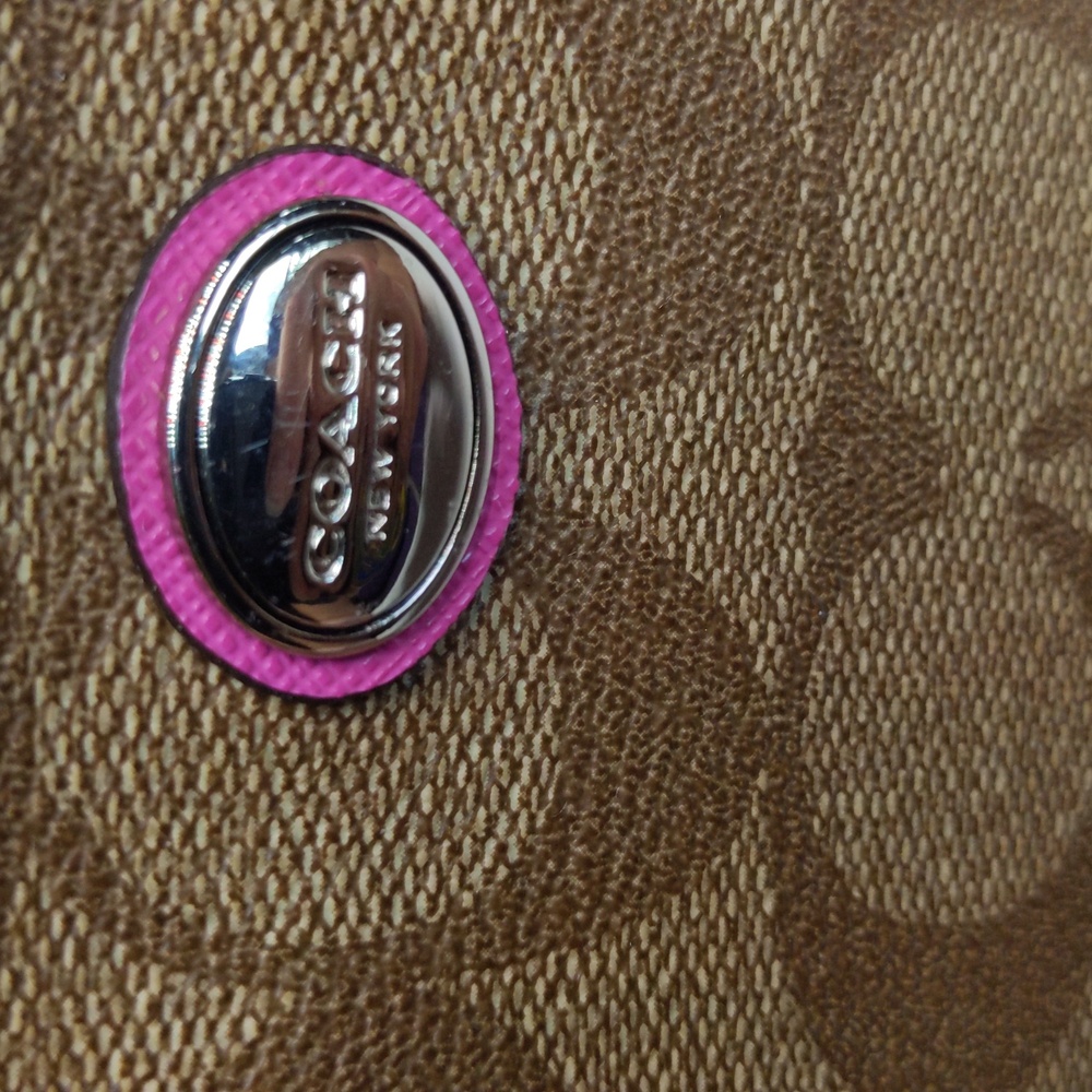 Coach Tan & Pink Coated Canvas Wristlet With Pink Hangtag, Signature Print Cs - Picture 4 of 12